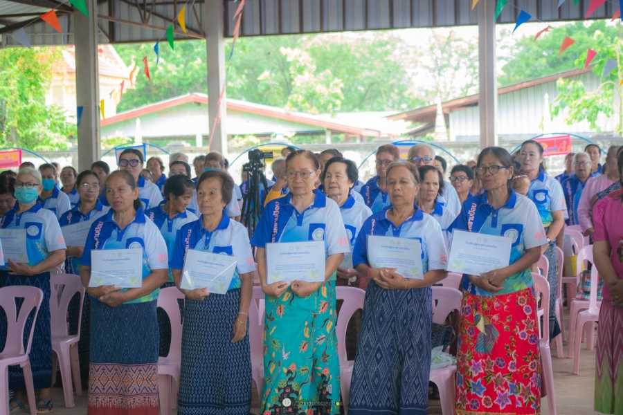 พิธีมอบวุฒิบัตรแก่นักเรียนผู้สูงอายุ ประจำปีงบประมาณ 2568